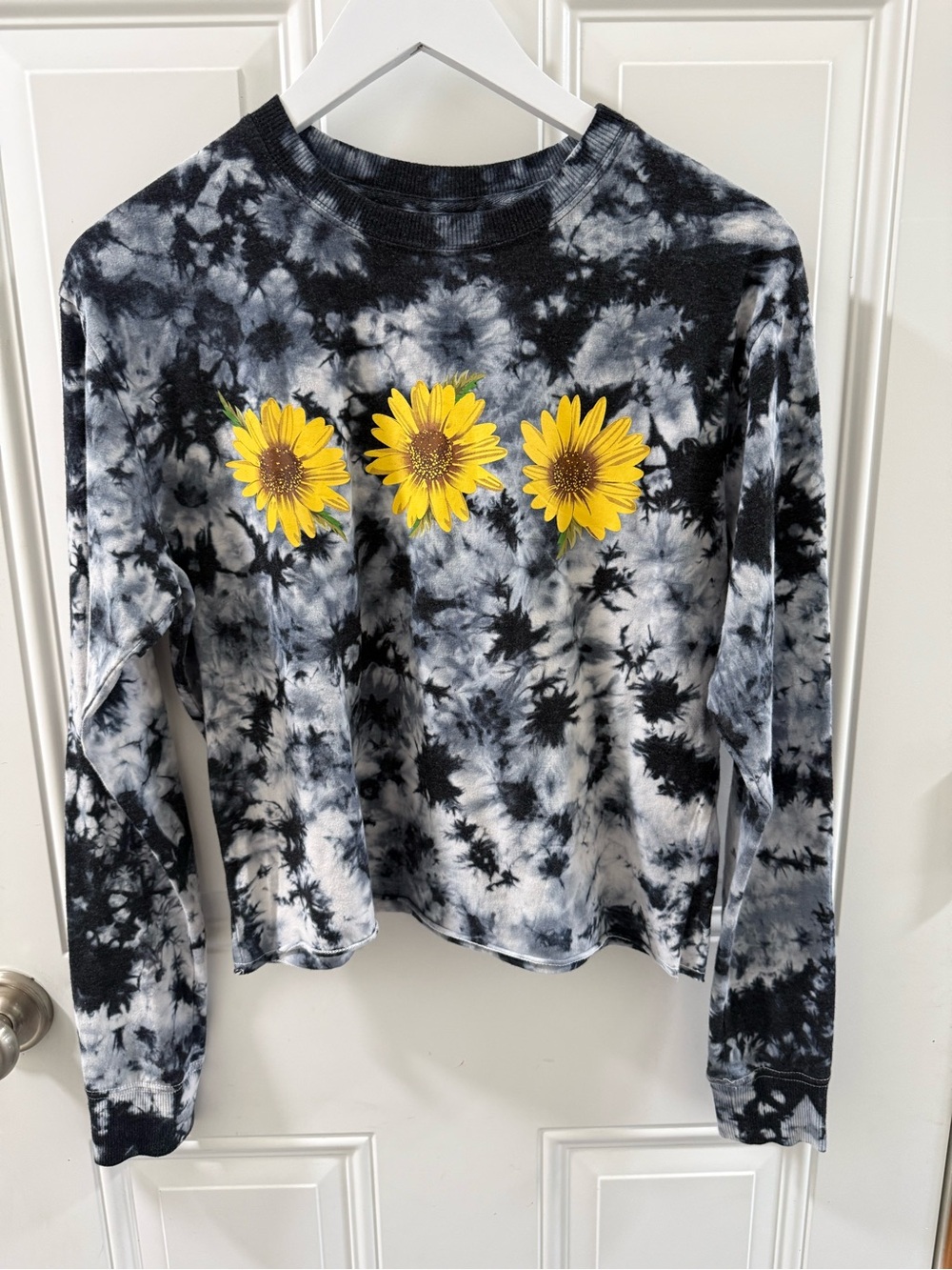 Tie-Dye cropped Long Sleeve Top with Sunflower Embroidery - Black/White Cotton